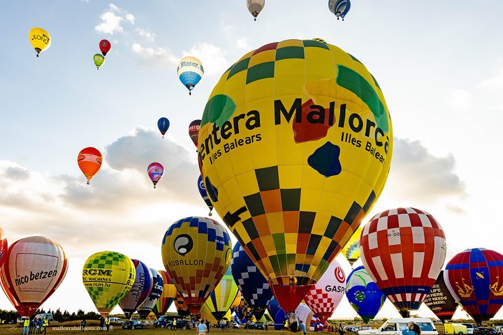 Excursion romantique en montgolfière au lever du soleil à Majorque
