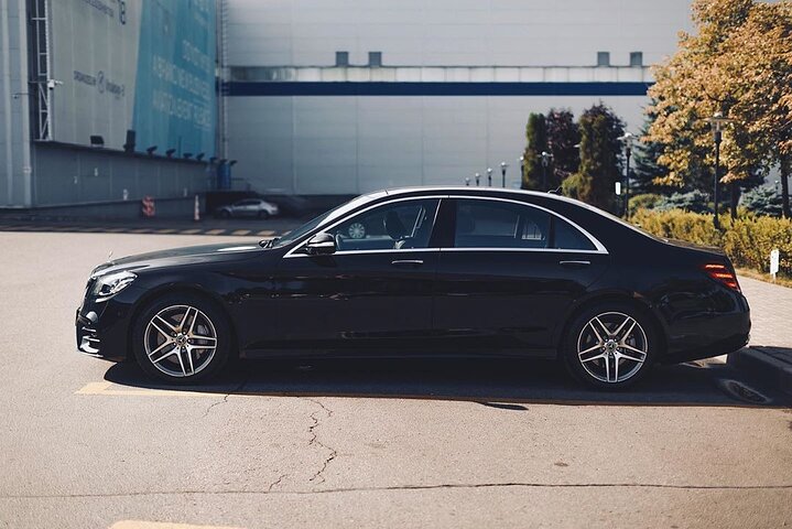 Abfahrt Privater Transfer: Palma zum PMI des Flughafens Mallorca im Business Car