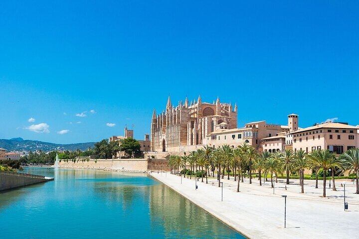 Recorrido a pie con guía por las atracciones imprescindibles de Palma de Mallorca