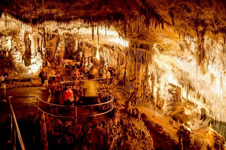 Tour zu den Drachenhöhlen vom Süden der Insel