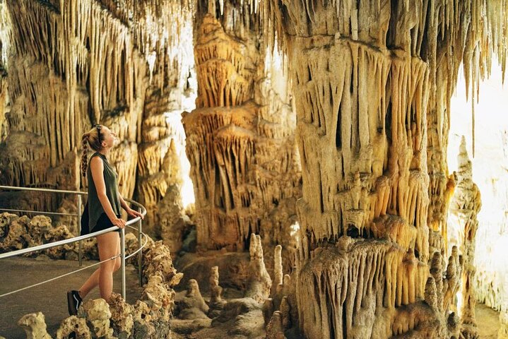 Ganztägige Tour zu den Drachenhöhlen und der Stadt Portocristo