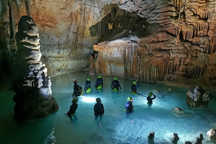 Discover the sea cave and live an unforgettable adventure