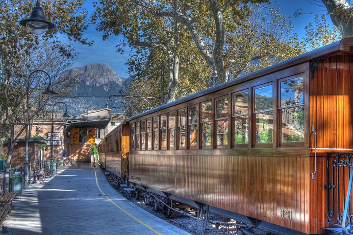 Sierra Tramuntana: Mountain Tops and Cosy Villages
