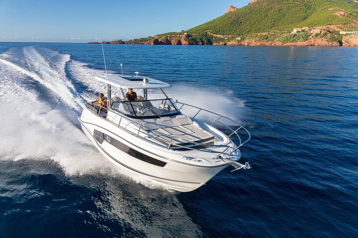 Private tour on motor yacht