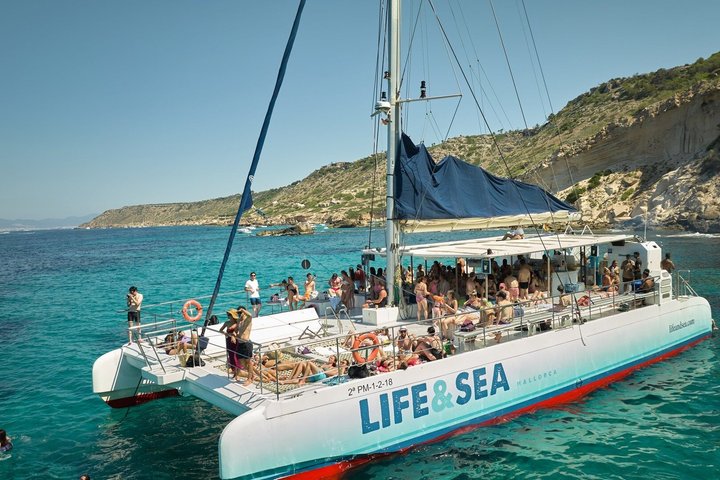 Départ en catamaran dans la baie de Palma depuis El Arenal