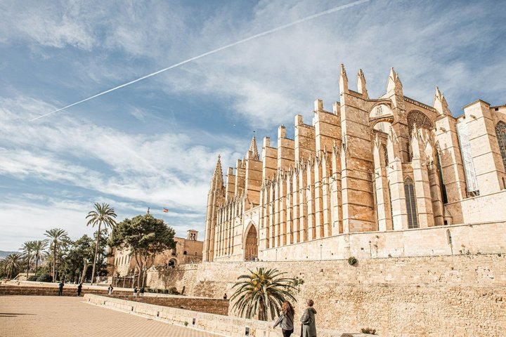 Entrada a la Catedral de Palma y guía digital con paseo por la ciudad