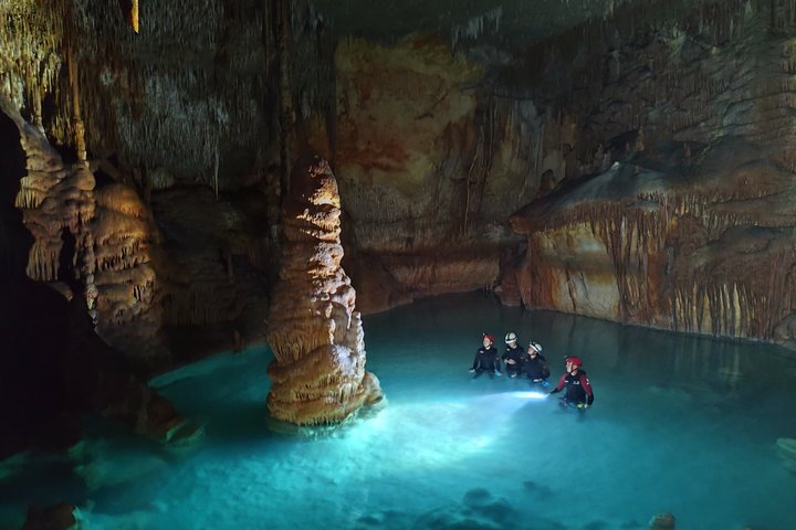 A Sea Cave Adventure : Explora Cova des Coloms