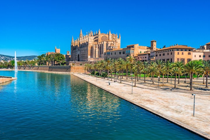 Private Palma Shore Tour: Old Town & Historic Highlights
