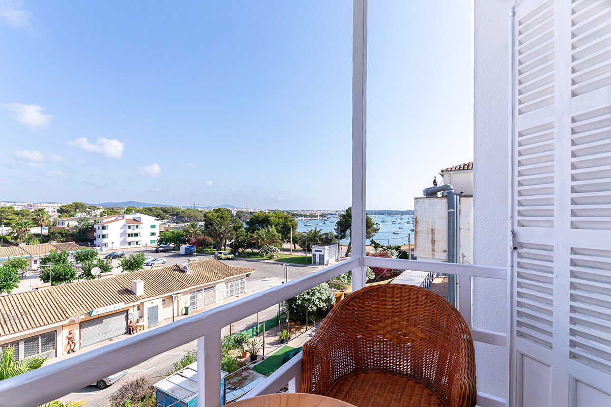 Hostal San Francisco, Budget Hotel, Carrer de l'Orada, 3, 07670 Portocolom, Mallorca, photo 4, Hostal San Francisco Portocolom Mallorca balcony