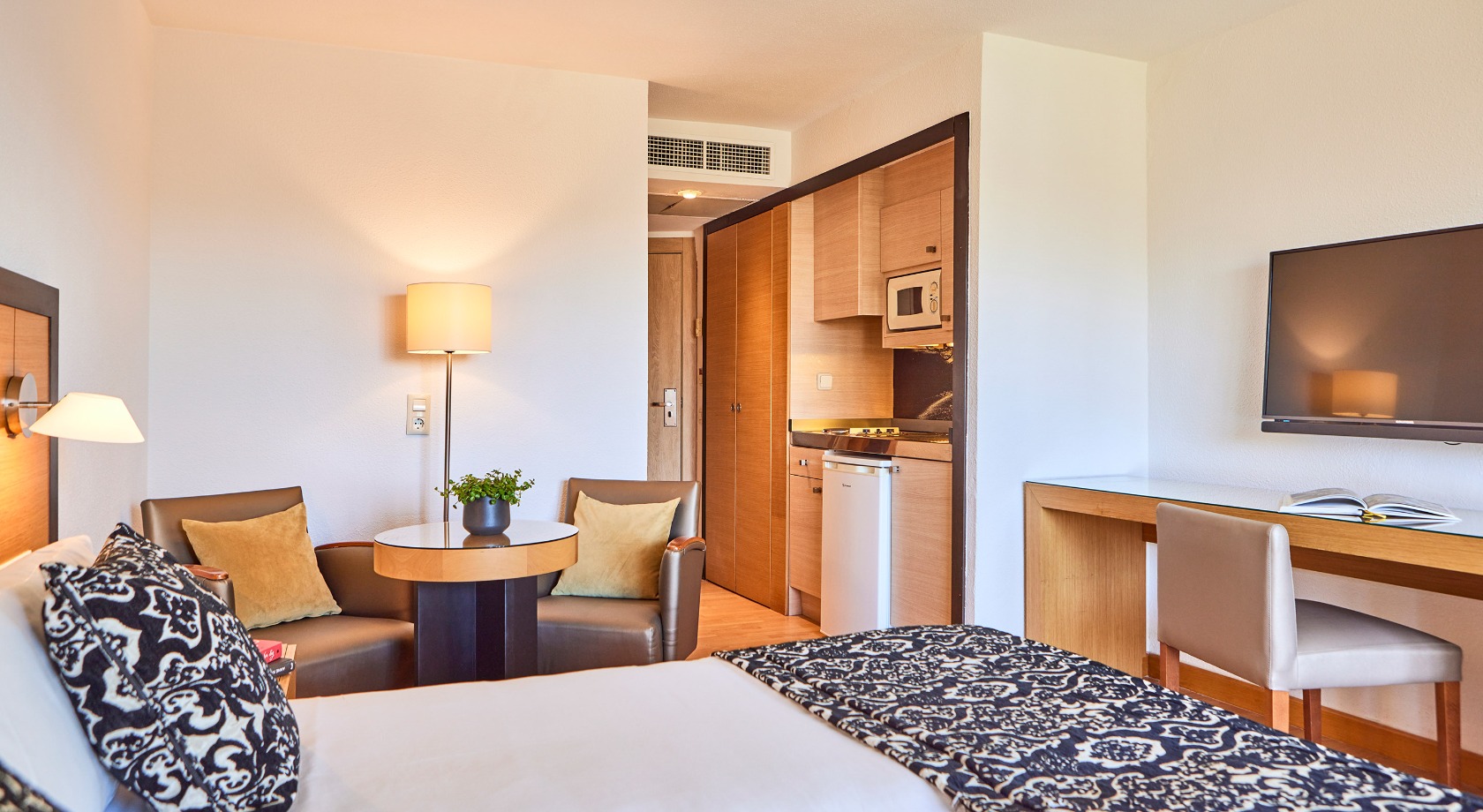 ​Zafiro Tropic, All Inclusive Hotel, Carrer d'Anselm Turmeda, 1, 07400 Alcúdia, Mallorca, photo 3, ​Zafiro Tropic mallorca bedroom