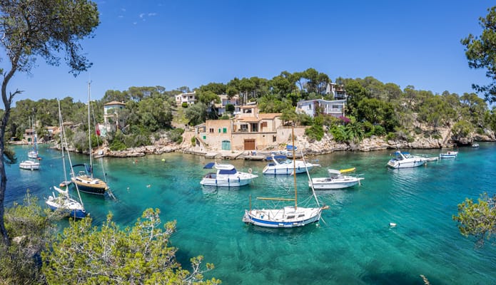 Cala Figuera, Compare car rental prices in Mallorca. Find the best deals on vehicles across the island and book your perfect ride with MallorCard.