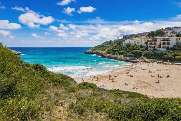 Cala Mendia, Porównaj ceny wypożyczalni samochodów na Majorce. Znajdź najlepsze oferty pojazdów na wyspie i zarezerwuj idealny samochód z MallorCard.