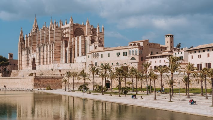 Palma de Mallorca, Compare car rental prices in Mallorca. Find the best deals on vehicles across the island and book your perfect ride with MallorCard.