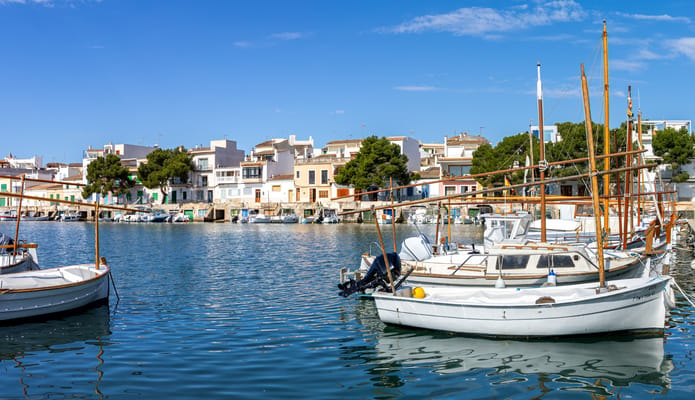 Portocolom, Compare car rental prices in Mallorca. Find the best deals on vehicles across the island and book your perfect ride with MallorCard.