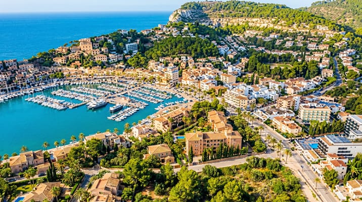 Puerto de Sóller, Oppdag båthavner og marinaer på Mallorca. Finn de beste havnene, båtplassene og nautiske tjenestene på den baleariske øya.