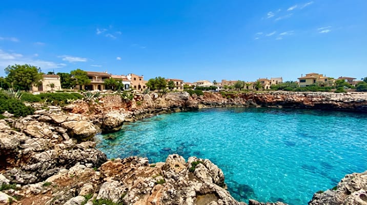 S'Illot-Cala Morlanda, Entdecken Sie Yachthäfen und Marinas auf Mallorca. Finden Sie die besten Häfen, Liegeplätze und nautischen Dienstleistungen auf der Balearic Insel.