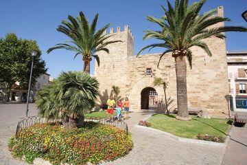 Ontdek de oude stad van Alcudia op een privéwandeling, water-activities, Alcúdia, Mallorca, photo 1, Alcudia oude muren