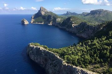 Scenic Guided Tour to Formentor and Alcúdia Local Market, water-activities, Puerto de Pollensa · Alcúdia, Mallorca, photo 1