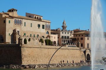 Centro storico di Palma e Cattedrale di Maiorca con pasticceria maiorchina, water-activities, Palma de Mallorca · Palma, photo 1