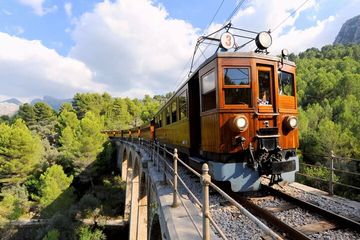 Scenic tour by Train, Tram and Boat through the lakes, water-activities, Sa Calobra · Sóller, Mallorca, photo 1, Soller Train