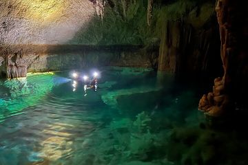 PREMIUM TOUR: Genießen Sie Wasserhöhlen mit Höhlenführern, water-activities, Mallorca, photo 3, Schwimmen Sie in fantastischen Seen