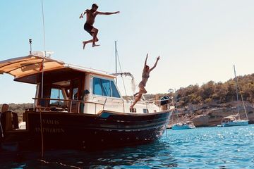 Palma Mallorca Shared All-incl Luxury Boat Trip | Sup and Snorkel, water-activities, Ses Illetes · Palma, Mallorca, photo 2, Be crazy and jump off our roof - We also know great cliff jump locations