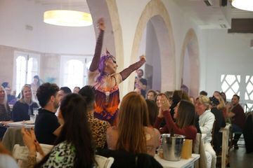 Drag Brunch Mallorca – Glamorous Drag Show & Brunch in Palma, food-drink, Palma, Mallorca, photo 3, Ruda Puda in action with the audience