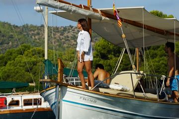 Navegue em um llaut elétrico de Maiorca saindo de Puerto Portals, water-activities, Puerto Portals · Sant Joan, Mallorca, photo 3