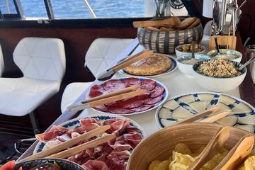 Mallorca Small Group Sunset Boat Cruise with Tapas and Drinks, water-activities, Alcúdia, Mallorca, photo 2