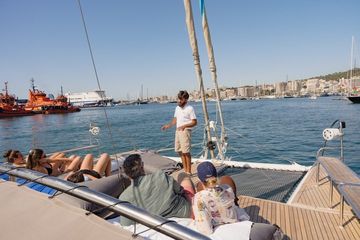 Navegação de catamarã em Maiorca pela Baía de Palma com churrasco, water-activities, Badia de Palma · Palma, Mallorca, photo 3