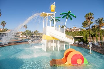 JS Portocolom Suites, Budget Hotel, Carrer de l'Orada, 07670 Portocolom, Mallorca, photo 4, JS Portocolom Suites kids splah area Mallorca