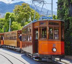 Tren de Sóller | Ferrocarril de Sóller, Activities & Sightseeing, Sóller, Mallorca, photo 3, Wikimedia view of Sóller train station with vintage train and mountains