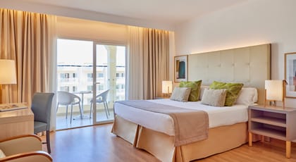 Zafiro Bahía, Beach Hotel, Avenida Playa de Muro, s/n, 07458 Mallorca, photo 1, Zafiro Bahía mallorca bed room