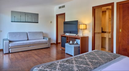 Zafiro Rey Don Jaime, Family Hotel, Carrer Gran Via Puig Major, 4, 07180 Santa Ponça, Mallorca, photo 2, Zafiro Rey Don Jaime mallorca bedroom