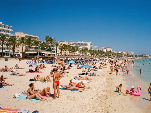 El tiempo en Mallorca en julio: calor de pleno verano, mar caliente y vida isleña animada, photo