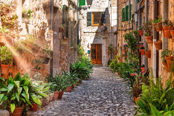 3- Days Weekend Tour in Valldemossa with Pick up, water-activities, Valldemossa, Mallorca