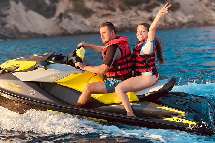 Excursão de jet ski de 90 minutos na caverna dos leões marinhos em Maiorca, water-activities, Cala Bona · Son Servera, Mallorca
