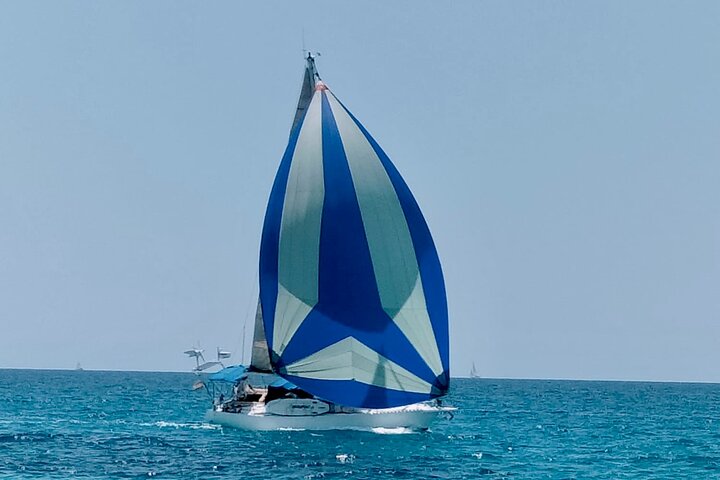 Private Sailing Adventure with snacks & drinks, snorkeling and SUP, water-activities, Mallorca