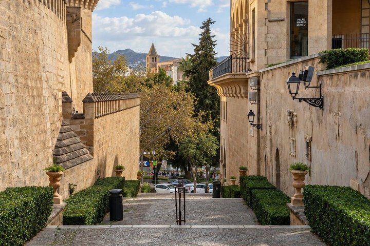 Podcast Tour Shadows and Stone Das Labyrinth von Palma, water-activities, Palma, Mallorca