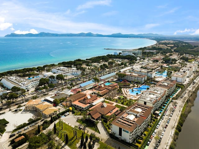 VIVA Blue & Spa, Family Hotel, Carrer Passeig de Bateman, s/n, 07458 Playa de Muro, Illes Balears, Spain, Mallorca