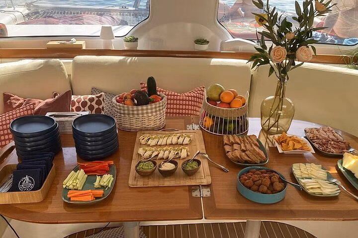 catering during the 
catamaran tour Mallorca 
