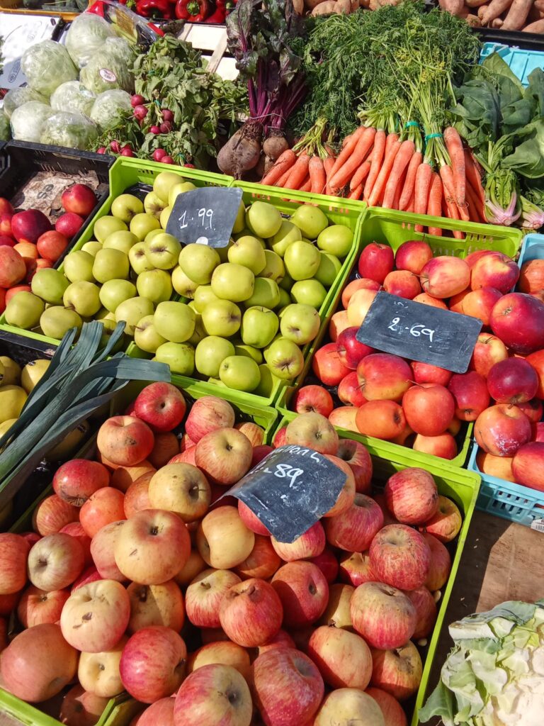 Mix of different vegetables and fruits