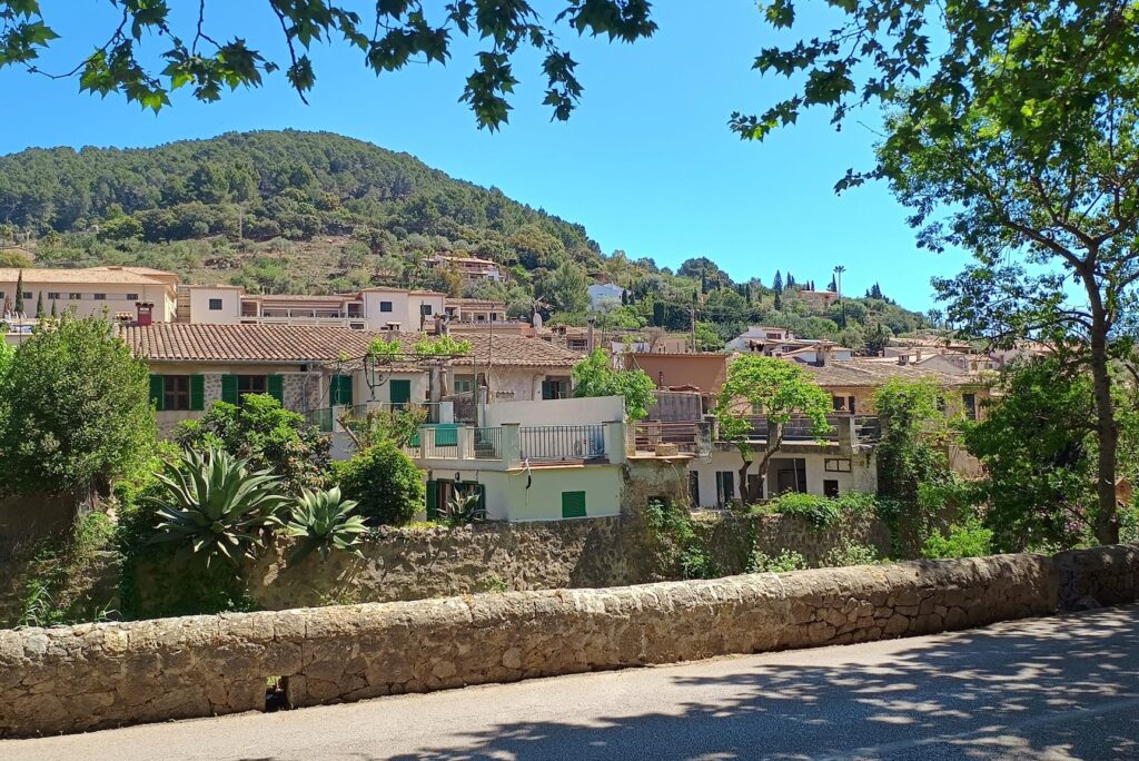 Weekly Market Esporles Mallorca – Mountain Village Charm & Authentic Local Flair