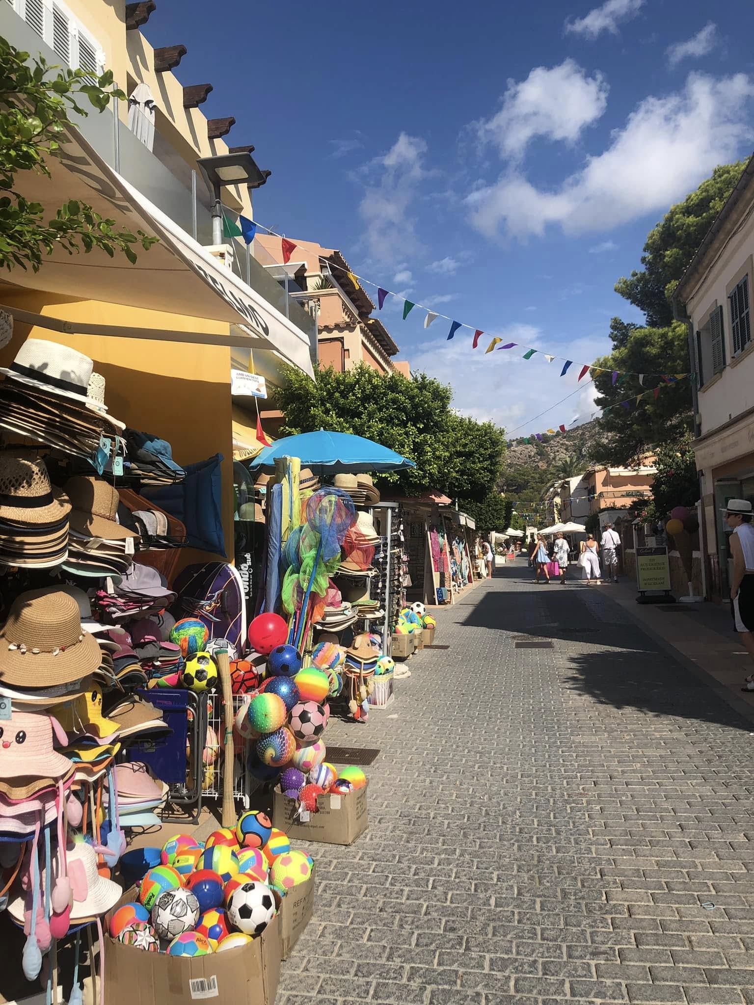 Weekly Market Sant Elm Mallorca – Seaside Ambience, Authentic Local Products & Hidden Treasures