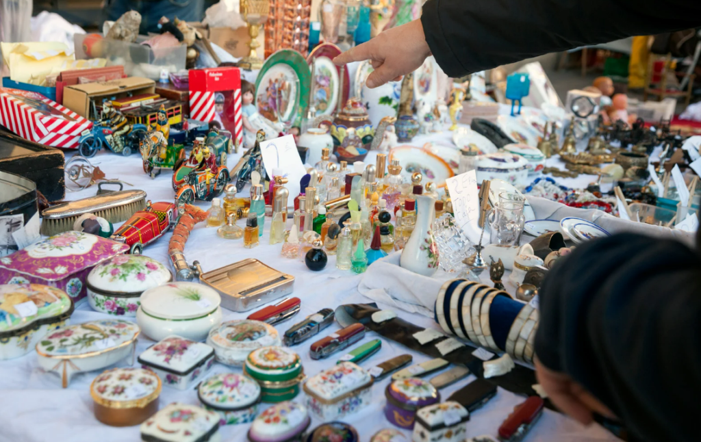 Handcrafted ceramics and unique souvenirs on display at the Ses Salines weekly market – perfect for lovers of authentic Mallorcan craft.
