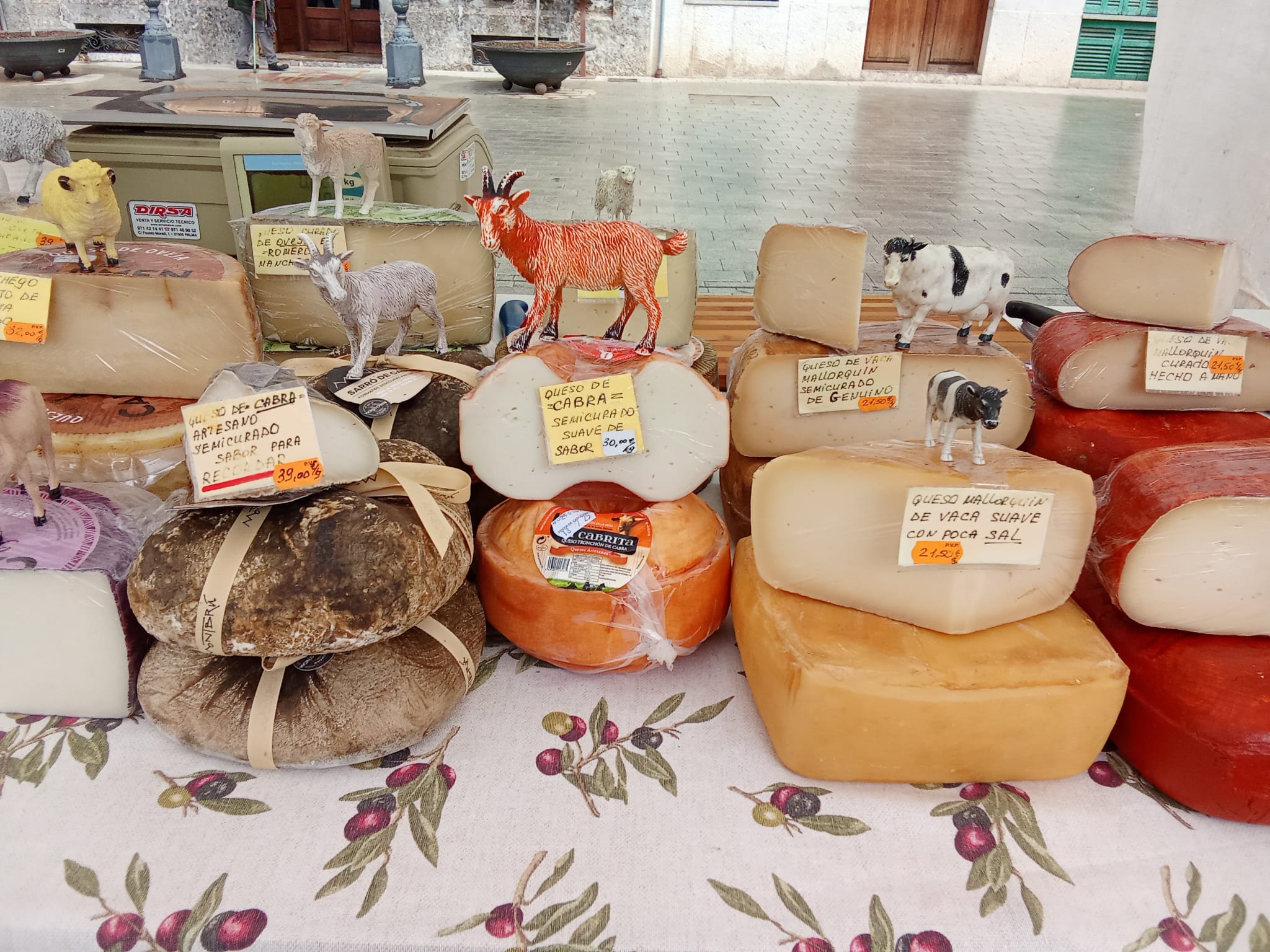 Weekly Market Llucmajor Mallorca – Traditional Flair & Local Products